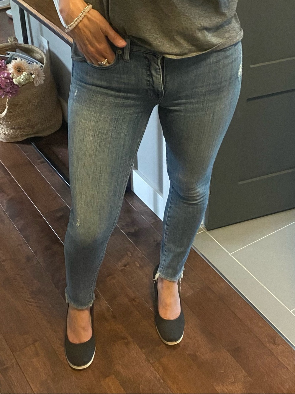 Lucky Brand Skinny Jeans in Light Blue Wash model Ava skinny